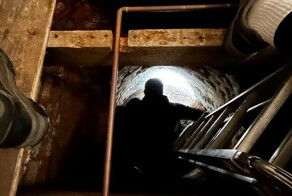 Пара затеяла ремонт и нашла 3-метровый колодец посреди своей гостиной