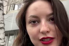 «В нашей жизни так много сексуализации женщин»: феминистку возмутила буква «В» в логотипе российского магазина