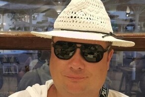 Российский турист в Таиланде упал с пятиметровой высоты на мопеде и умер