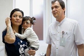 Девочка из Америки с “маской Бэтмена” на лице вернулась в Россию, чтобы избавиться от шрамов