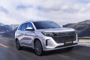 В Подмосковье презентовали новый гибридный кроссовер Evolute i-Space