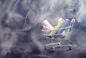 В Казахстане приняли закон о запрете продажи вейпов и расходников к ним