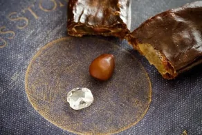 Почему вес бриллиантов измеряют в каратах?