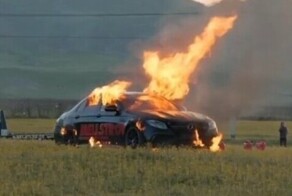 В Дагестане блогеры сожгли Мерседес и 15 млн. рублей наличкой