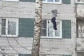 В Дмитрове местные жители спасли женщину из горящей квартиры