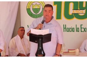 В Колумбии у мэра слетели штаны во время выступления