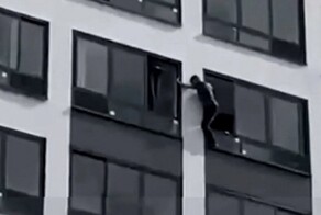 Мужчина перелез через балкон на одиннадцатом этаже и спас запертую на лоджии пенсионерку