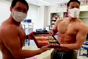 Гачимучи суши - в Японии суши разносят качки