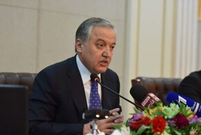 «Всех пускают, а нас нет»: сотни таджиков застряли на границе Казахстана и России