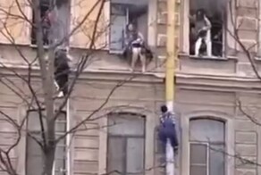 Дворник ловко забрался по водосточной трубе и спас несколько женщин из пожара
