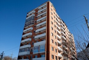 «Идти нам абсолютно некуда»: суд в Иркутске признал многоэтажный дом самостроем и постановил выселить из него жильцов без компенсации
