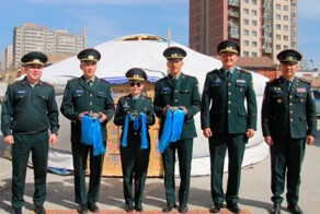 В Монголии новосёлам передали юрты с полной обшивкой