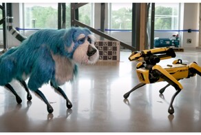 Boston Dynamics показала танцующего робота-пса в костюме собаки