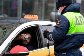 «Приезжают в поисках работы и занимаются непонятно чем»: в Курской области мигрантам запретили работать в такси
