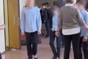 «Не ударила его, а просто оттолкнула»: власти Иванова вступились за педагога, чьё общение с учеником случайно попало на видео