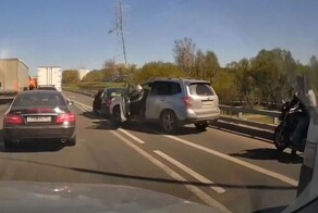 Устроили разборки в пробке на МКАДе