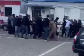 «Пройти мимо страшно»: толпа цыган устроила массовую драку в краснодарской станице и местные жители потребовали наказать виновных