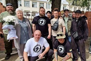 Семерых активистов «Русской общины» задержали после того, как они заступились за школьную учительницу