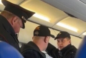 В Южно-Сахалинске пьяная парочка устроила дебош в самолёте и там же рассталась