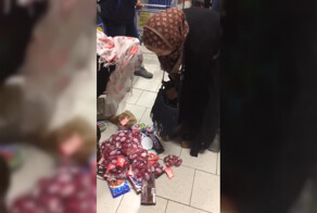 Две женщины пытались вынести под юбкой продукты из магазина