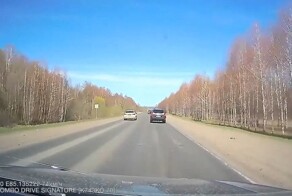 Бесконечная история с обгоняющим и поворачивающим