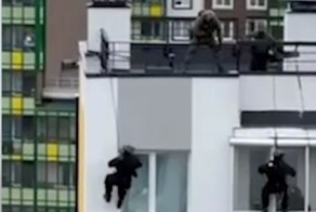 Спецназ взял штурмом квартиру администраторов онлайн-магазина по продаже наркотиков