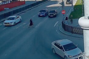 Неудачная попытка "перебега" дороги на запрещающий сигнал светофора