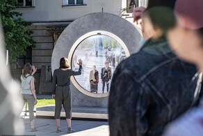 Нью-Йорк и Дублин соединили через "портал" — и люди уже успели всё испортить