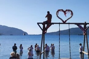 Британские туристы развеяли прах умершего родственника на турецком пляже