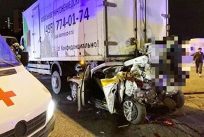 Жёсткое столкновение со стоящими автомобилями и людьми на МКАДе
