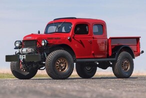 Рестмод грузовика Dodge Power Wagon 1953 года выставят на аукцион по цене суперкара