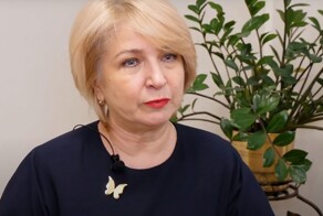 «Её назад надо было, эту курицу»: в Карелии депутат заксобрания прилюдно оскорбила активистку за то, что та заняла место чиновника в зале