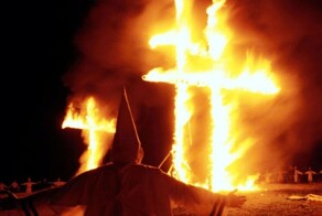 «Сборище антибелых лицемеров»: в США бывший участник Ку-клукс-клана решил стать губернатором штата Миссури