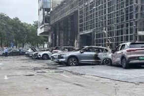 В Китае сгорел автосалон. Виновник, предположительно, электромобиль