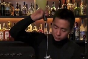 Бармен, который любит свою работу