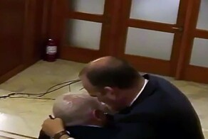 Румынский депутат укусил коллегу за&nbsp;нос на&nbsp;заседании парламента