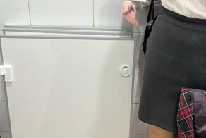 В Татарстане в школьном туалете срезали двери кабинок, чтобы дети не списывали на ЕГЭ