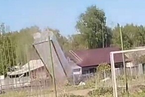 Теплица "взлетела"  вместе с дачницей