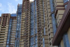Москвич попал в больницу с инсультом, а в его квартире поселилось 10 незнакомцев