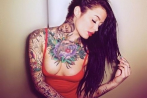 Потрясающие татуировками на стройных девушках (49 фото)