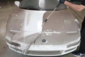 "Залипательное" видео с мойкой Acura NSX, которая за 22 года стоянки вся покрылась плесенью