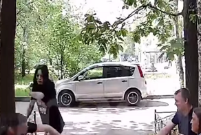 "Я в тебя торпеду запихаю, маргинал!": участница шоу "Пацанки" избила молотком пьяного соседа