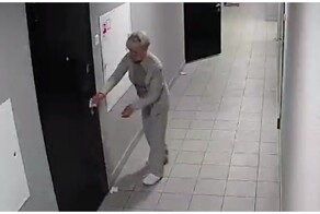 Женщина кошмарит своих соседей в многоквартирном доме в Москве