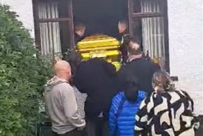 Погибшего в аварии бандита похоронили в золотом гробу с "белым порошком"