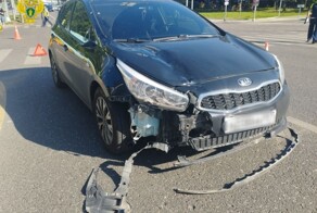 Очень жёсткое столкновение автомобиля и электросамоката