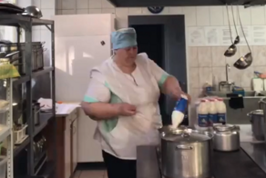 Рабочие будни поварихи