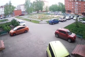 Ребёнок врезался в автомобиль