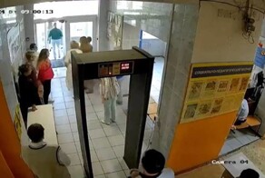 "Если хочешь сдавать экзамен, надо снять": в соцсетях обнародовали видео из воронежской школы, где выпускников перед ЕГЭ заставляли раздеваться