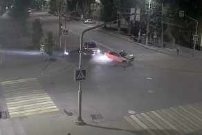 Встретились на пустой дороге