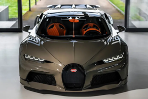Компания Bugatti показала один из последних гиперкаров Chiron